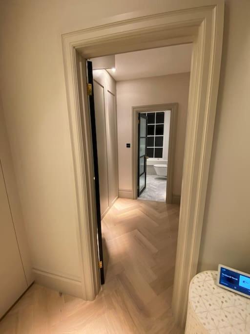 Luxury Georgian Apartment - 5 Minute Walk To Spa Bath Exterior photo