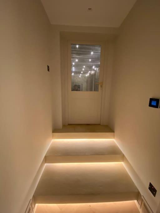 Luxury Georgian Apartment - 5 Minute Walk To Spa Bath Exterior photo