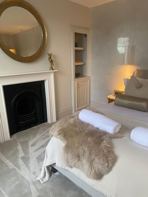 Luxury Georgian Apartment - 5 Minute Walk To Spa Bath Exterior photo