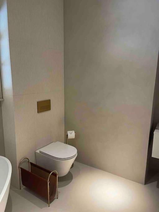 Luxury Georgian Apartment - 5 Minute Walk To Spa Bath Exterior photo