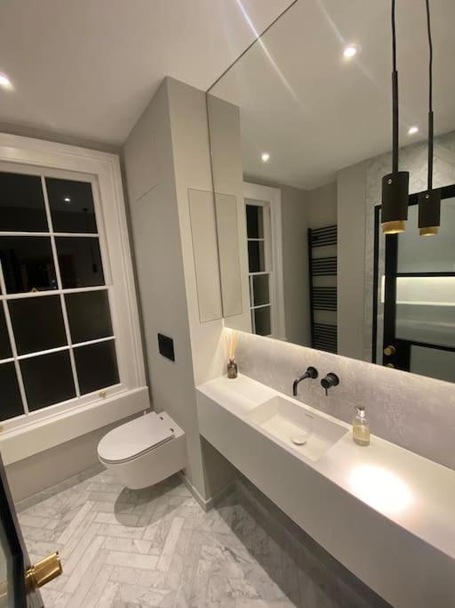 Luxury Georgian Apartment - 5 Minute Walk To Spa Bath Exterior photo
